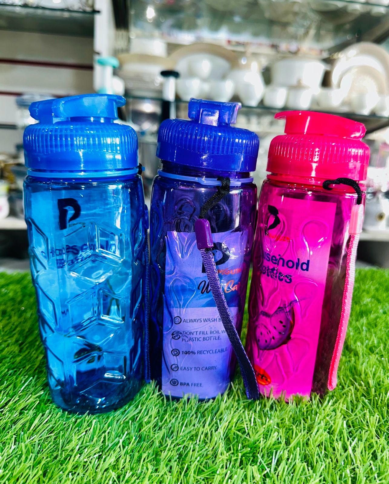 Water Bottle 600ml – Water Bottle with Built-in Fruit Strainer & Carrying Strap